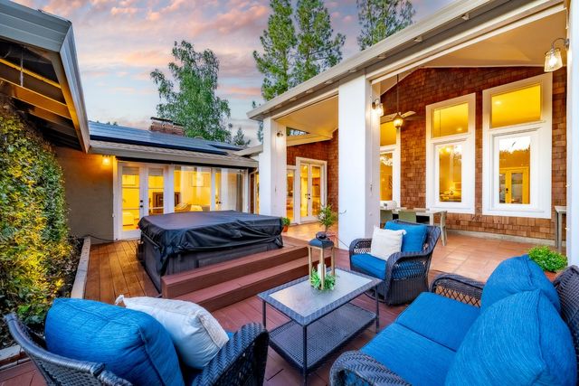 1561 Elsdon Cir, Carmichael, CA 95608