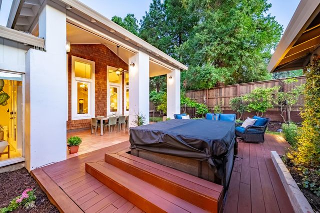1561 Elsdon Cir, Carmichael, CA 95608