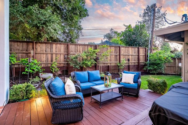 1561 Elsdon Cir, Carmichael, CA 95608