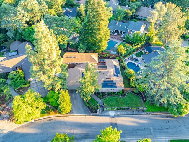 1561 Elsdon Cir, Carmichael, CA 95608