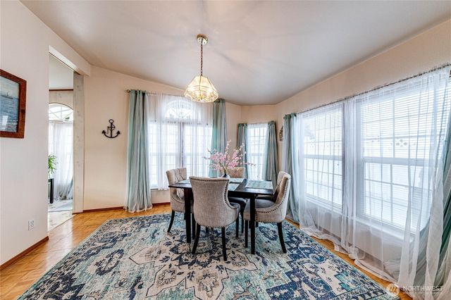 617 N 7th Avenue, Sequim, WA 98382