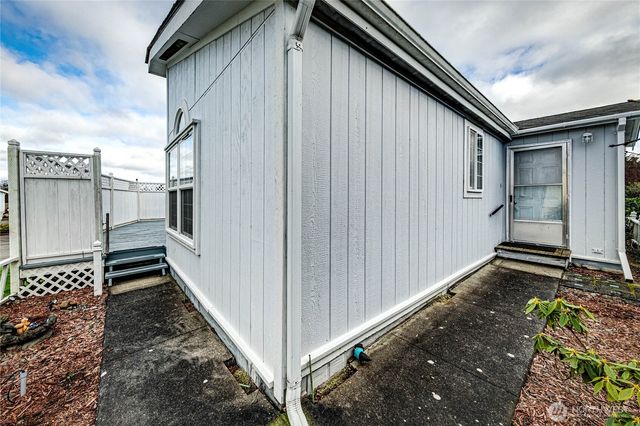 617 N 7th Avenue, Sequim, WA 98382