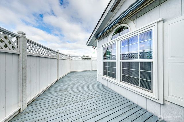 617 N 7th Avenue, Sequim, WA 98382