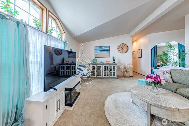 617 N 7th Avenue, Sequim, WA 98382