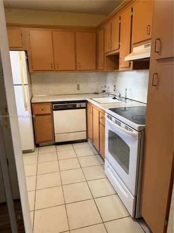 20400 W Country Club Dr 412, Aventura, FL 33180