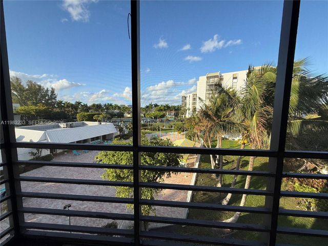 20400 W Country Club Dr 412, Aventura, FL 33180