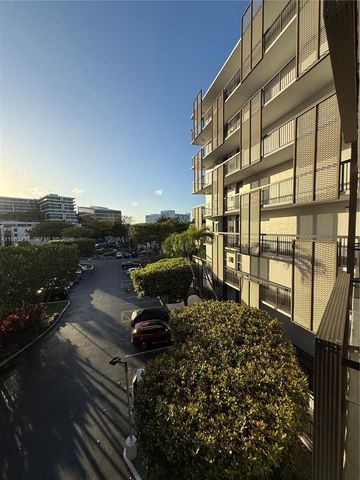 20400 W Country Club Dr 412, Aventura, FL 33180