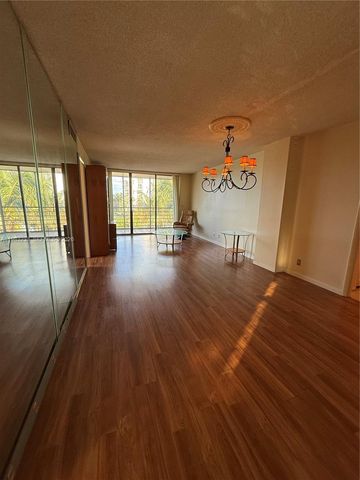 20400 W Country Club Dr 412, Aventura, FL 33180