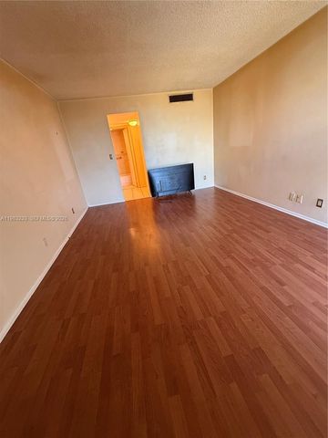 20400 W Country Club Dr 412, Aventura, FL 33180