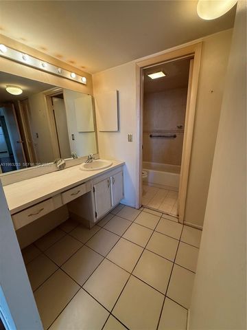 20400 W Country Club Dr 412, Aventura, FL 33180