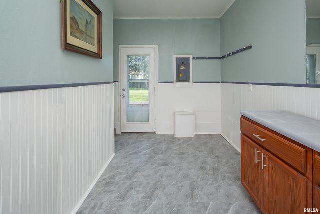 111 E 2ND Street, Coal Valley, IL 61240