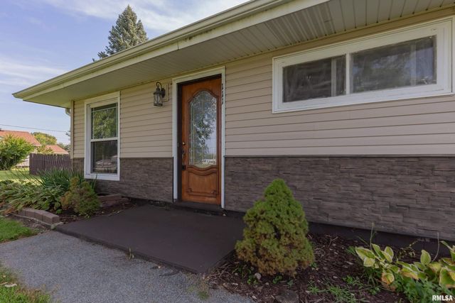 111 E 2ND Street, Coal Valley, IL 61240