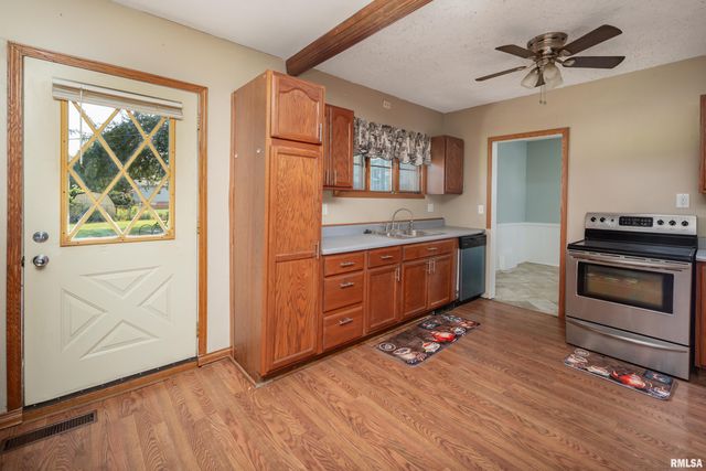 111 E 2ND Street, Coal Valley, IL 61240