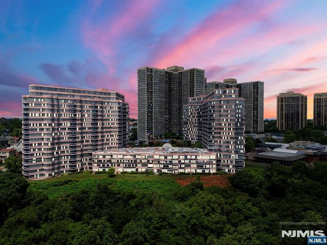 100 Carlyle Drive 14E-S, Cliffside Park, NJ 07010