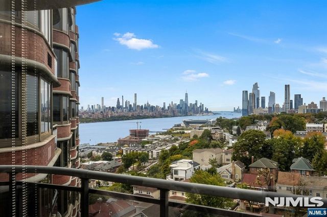 100 Carlyle Drive 14E-S, Cliffside Park, NJ 07010