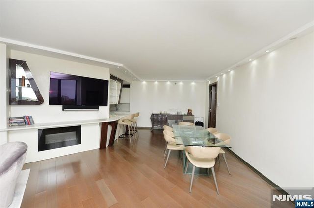 100 Carlyle Drive 14E-S, Cliffside Park, NJ 07010