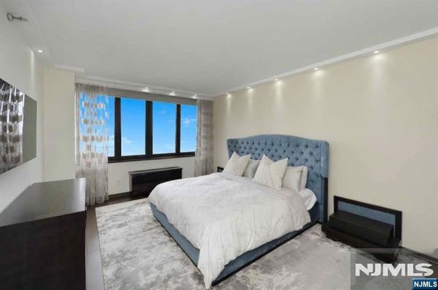 100 Carlyle Drive 14E-S, Cliffside Park, NJ 07010
