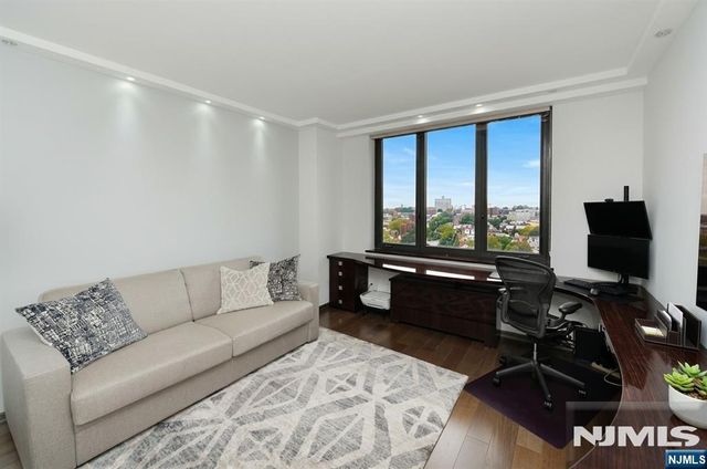 100 Carlyle Drive 14E-S, Cliffside Park, NJ 07010