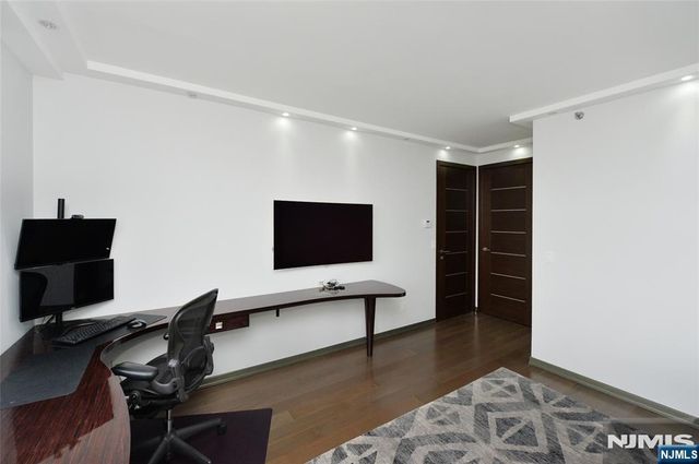 100 Carlyle Drive 14E-S, Cliffside Park, NJ 07010
