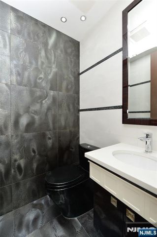 100 Carlyle Drive 14E-S, Cliffside Park, NJ 07010