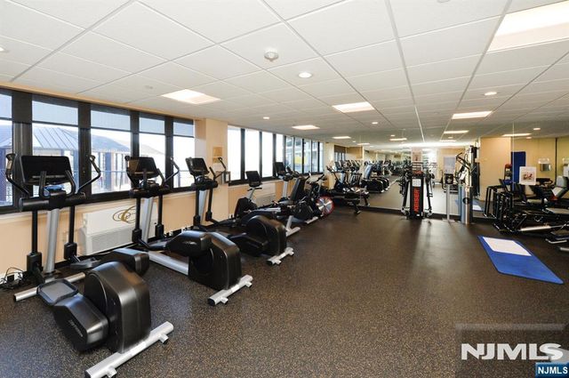 100 Carlyle Drive 14E-S, Cliffside Park, NJ 07010