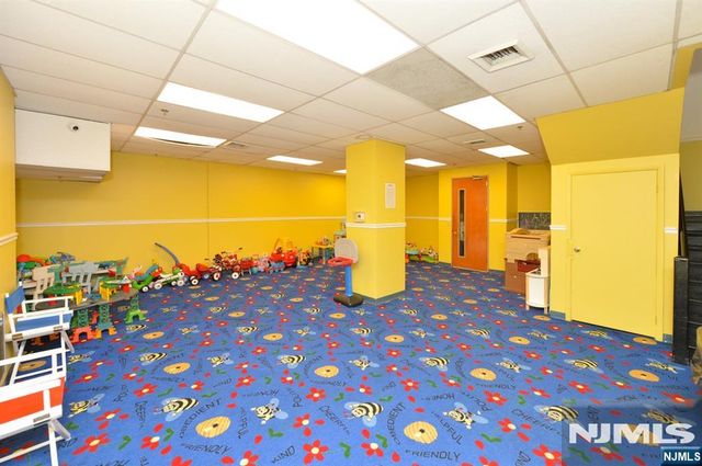 100 Carlyle Drive 14E-S, Cliffside Park, NJ 07010