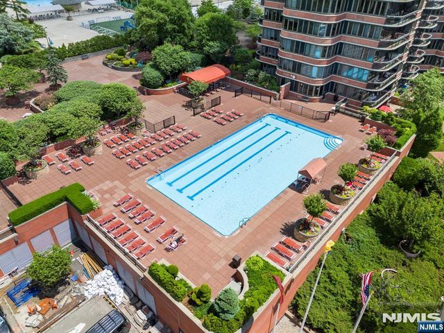 100 Carlyle Drive 14E-S, Cliffside Park, NJ 07010