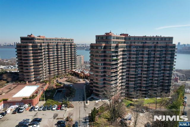 100 Carlyle Drive 14E-S, Cliffside Park, NJ 07010