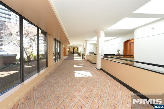 100 Carlyle Drive 14E-S, Cliffside Park, NJ 07010