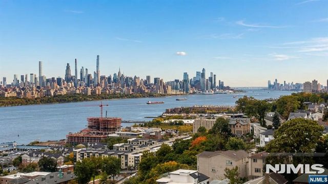 100 Carlyle Drive 14E-S, Cliffside Park, NJ 07010