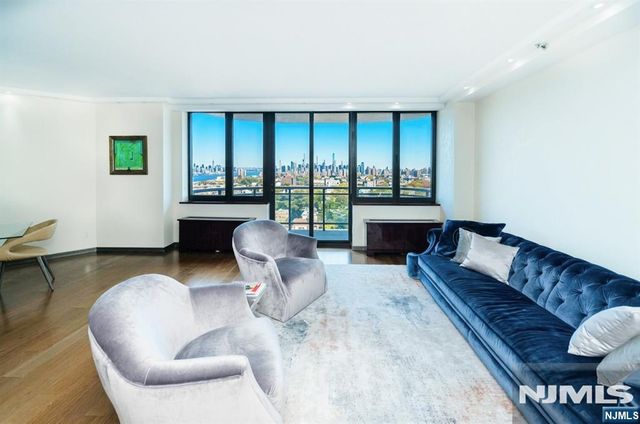 100 Carlyle Drive 14E-S, Cliffside Park, NJ 07010