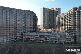 100 Carlyle Drive 14E-S, Cliffside Park, NJ 07010