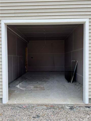 10 College Hill, Warwick, RI 02886