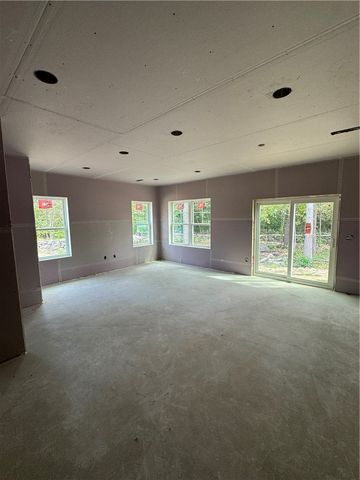 10 College Hill, Warwick, RI 02886