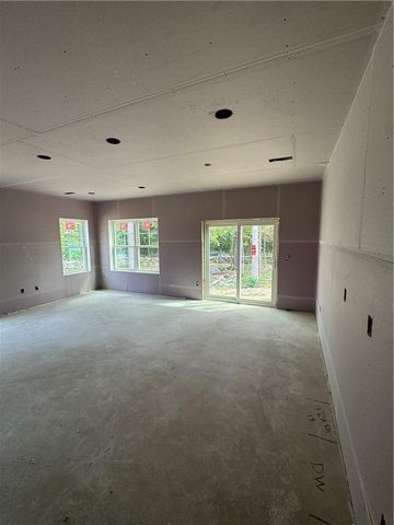 10 College Hill, Warwick, RI 02886
