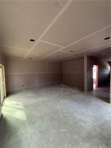 10 College Hill, Warwick, RI 02886
