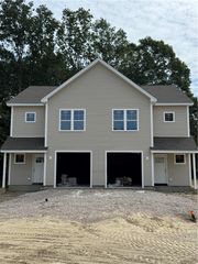 10 College Hill, Warwick, RI 02886