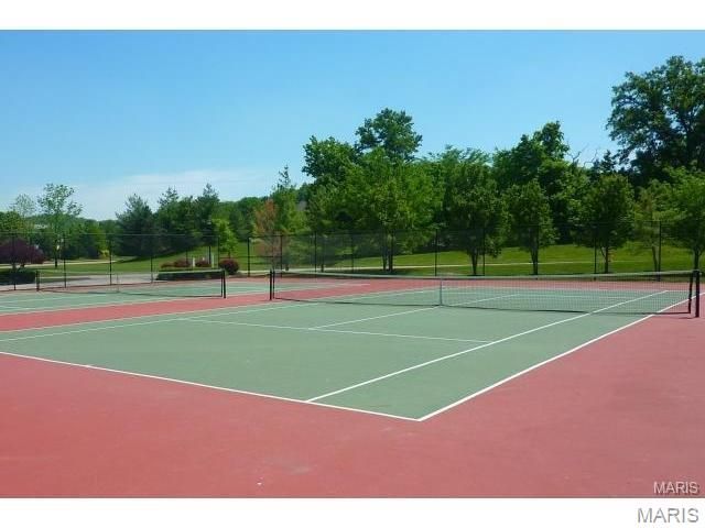 679 Bluffs View Court, Eureka, MO 63025