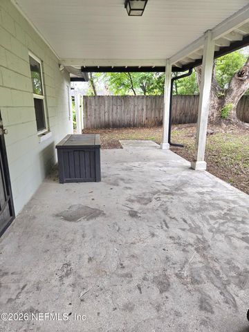 615 LUNA Court, Jacksonville, FL 32205