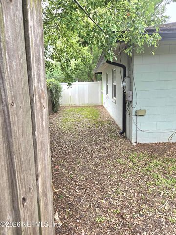 615 LUNA Court, Jacksonville, FL 32205