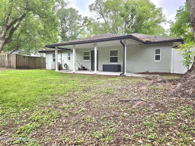 615 LUNA Court, Jacksonville, FL 32205