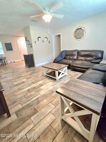 615 LUNA Court, Jacksonville, FL 32205