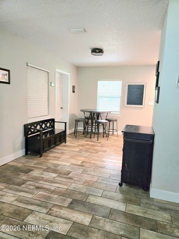 615 LUNA Court, Jacksonville, FL 32205