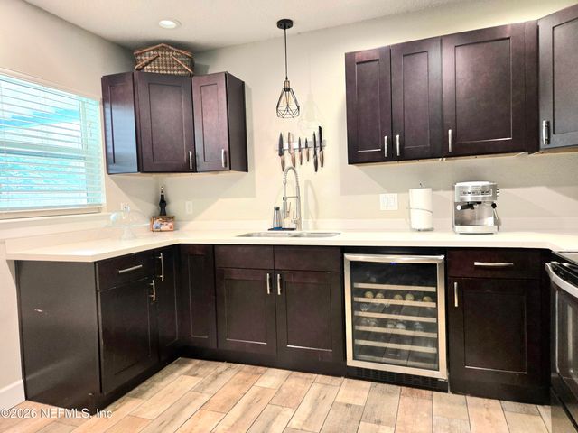 615 LUNA Court, Jacksonville, FL 32205