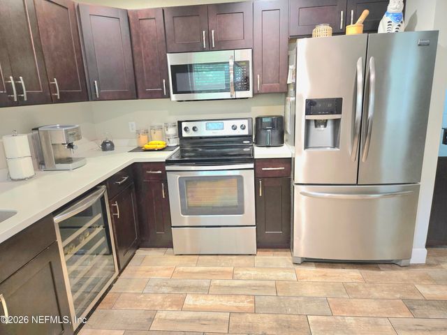 615 LUNA Court, Jacksonville, FL 32205