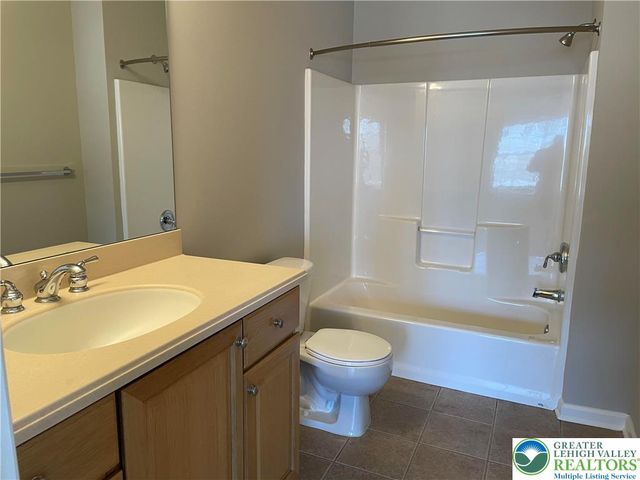 514 Waterford Terrace, Williams Twp, PA 18042