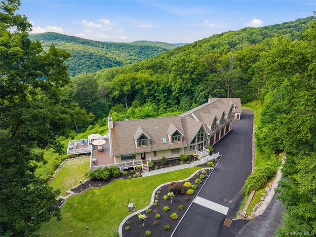 39 Julia Court, Mahopac, NY 10541