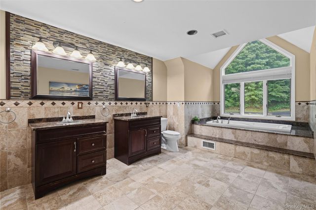 39 Julia Court, Mahopac, NY 10541