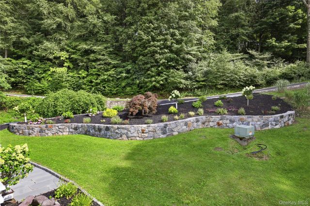 39 Julia Court, Mahopac, NY 10541