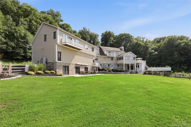 39 Julia Court, Mahopac, NY 10541